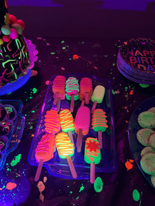 Glow Party - Neon Glow in the Dark Cakesicles DIY Recipe